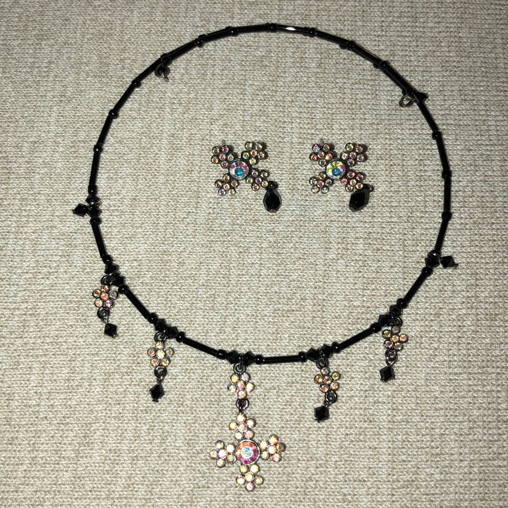Choker and matching earrings